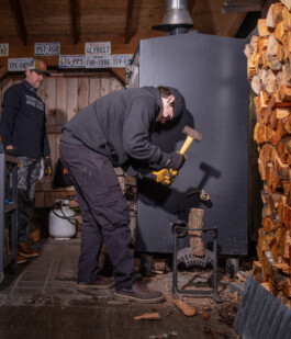 Photo of Mo Chilli BBQ by Seattle photographer Dan Depew Dan Depew - commercial and editorial portrait photographer and art director based in Seattle